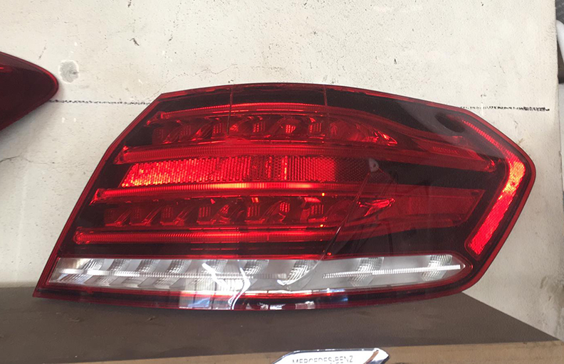 Mercedes W212-E Far